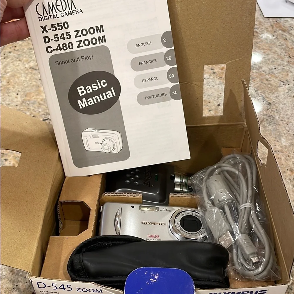 Olympus D-545 Zoom Camedia Digital Camera Kit 1GB XD Card - Battery Charger Case